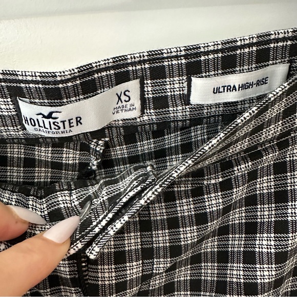 Hollister Women’s Plaid Checkered Pants - Picture 4 of 5